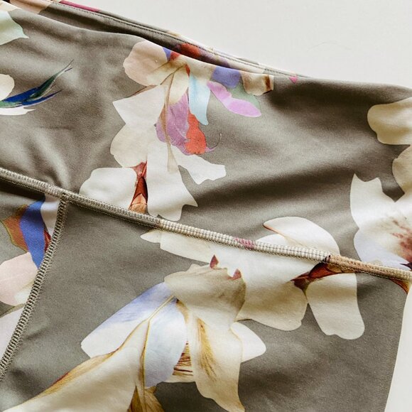 ATHLETA Women's Athletic Leggings EUC Size M - Picture 5 of 7